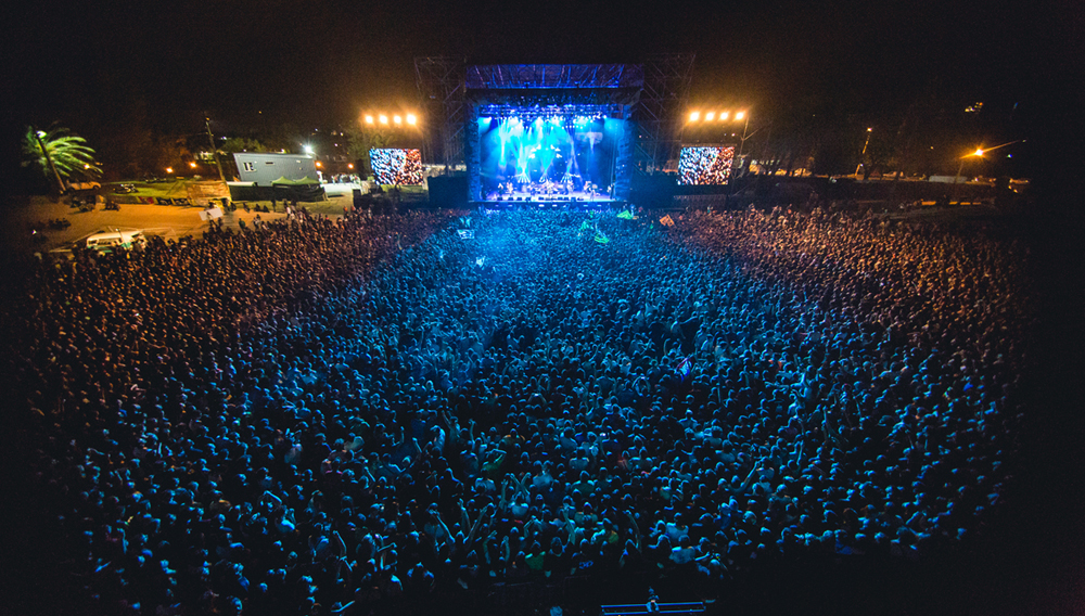 "Llenos de Magia" es un adelanto de lo que será el DVD La Vela Puerca - 20 Años "Festejar para Sobrevivir".
