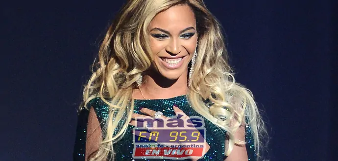 Beyoncé junto a su marido Jay-Z, es cuando cantan "Forever Young" y "Perfect Duet", sobre una plataforma flotante. Y puede fallar.