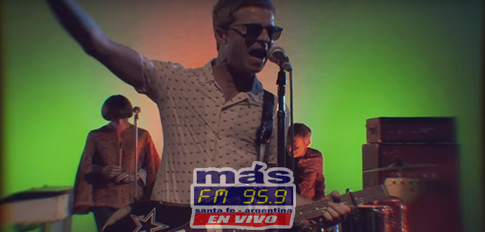 Luego de compartir algunos fragmentos de su nuevo single e imágenes de lo que será el cover de su nuevo álbum, Who Built The Moon?, Noel Gallagher llamó la atención de sus fans con el lanzamiento de su primer single.