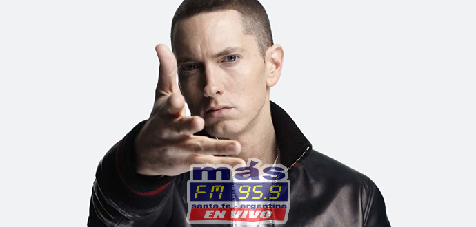 El rapero Eminem se presentó en el festival de Bonnaroo y asustó a muchos de sus fans durante el tema "Kill you" de su disco The Marshall Mathers, al usar sonidos de disparos.