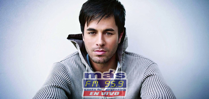 Un día después de su cumpleaños, el cantante español Enrique Iglesias estrenó el video oficial de Move To Miami  junto a Pitbull.