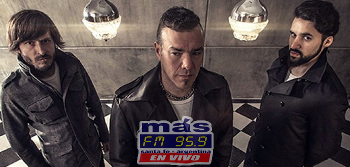 Fernando Ruiz Díaz le puso una pausa simbólica a Catupecu Machu para fundar "Vanthra", este proyecto paralelo. Además, comenzó a grabar canciones en el estudio Sonorámica de Mina Clavero (Córdoba).

Vanthra se formó básicamente con músicos que fueron parte de algún momento histórico de Catupecu: Charlie Noguera (manager) y Pape Fioravanti, un asistente muy cercano a Ruiz Diaz.