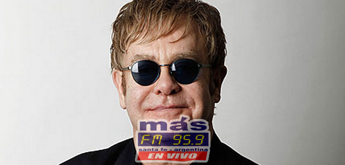 Que le tiren un objeto a la cara de un grande como es Elton John, es una de las cosas que jamás debería suceder. Pero lamentablemente para el cantate, esto sucedió y no le gustó nada.