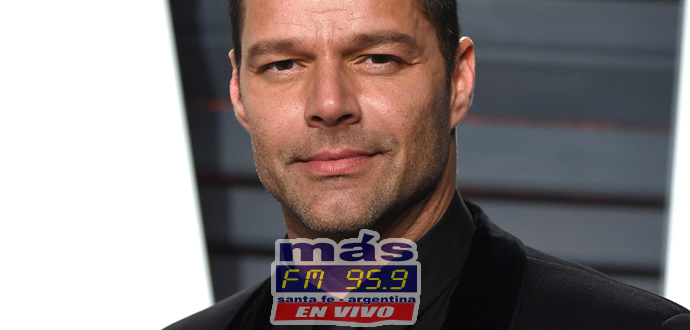 Después de anunciar que colaboraría con Wisin y Yandel, Ricky Martin estrenó Fiebre. 