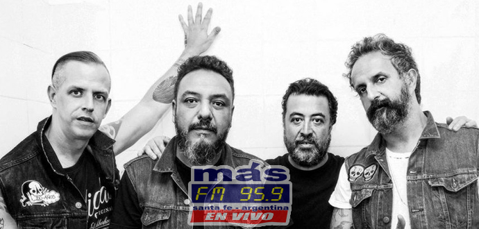 Hay bandas que el formato acústico les calza perfecto y Molotov es de una ellas. 