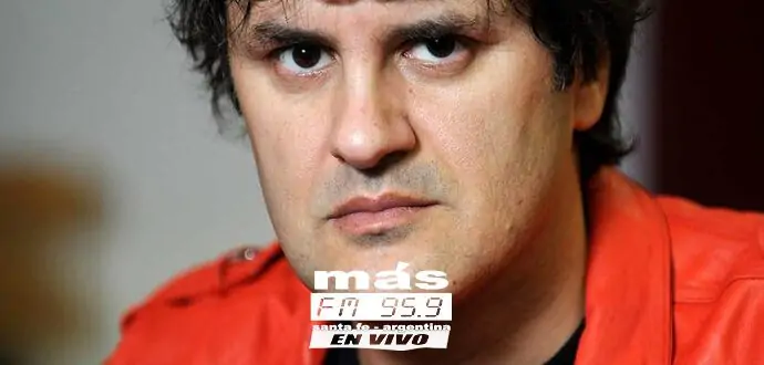 Andrés Ciro Martínez se une a Las Pastillas del Abuelo para reversionar el clásico “Ama a Quien Llora Por Ti”, canción inédita que llega por primera vez a tiendas digitales. Andrés Ciro Martínez se une a Las Pastillas del Abuelo para reversionar el clásico “Ama a Quien Llora Por Ti”, canción inédita que llega por primera vez a tiendas digitales.