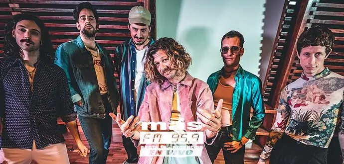 noticias-me-estoy-enamorando-estreno-videoclip-bandalos-chinos-mas-fm-95.9-online-santa-fe