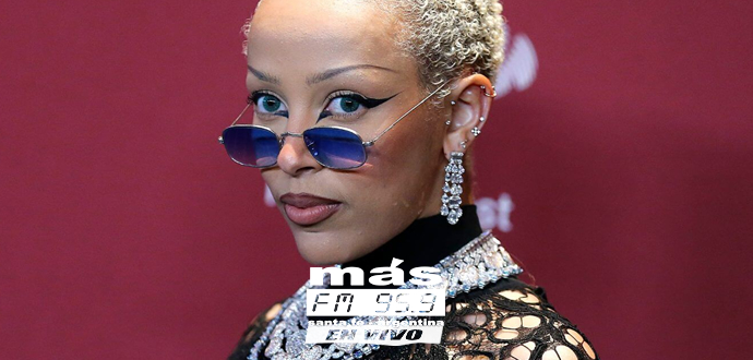 La artista Doja Cat estrena el video de "Attention" y te contamos todo.

La superestrella mundial ganadora del premio GRAMMY, Doja Cat, lanza su nueva canción y video musical "Attention" a través de Kemosabe Records / RCA Records.

El video musical fue dirigido y filmado en Los Ángeles el mes pasado por el galardonado director Tanu Muino (Harry Styles / Cardi B), e hizo su estreno mundial en MTV Live, MTVU, MTV Biggest Pop y en toda la red global de canales de MTV.