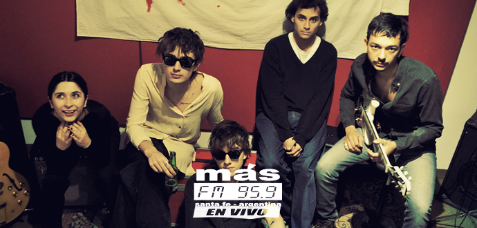 Ryan está de estreno, bienvenido Poné un disco.

Se trata del primer single de la banda, ahora remasterizado por Ale Vazquez y es uno de los que más marca el estilo de la banda.