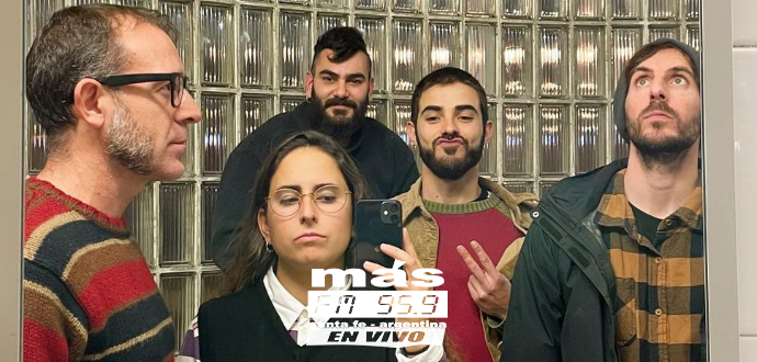 Wild Mamas presentan videoclip de "Dinosaurear", segundo adelanto de "M.O.N.O", su primer largo tras dos EPS y un SG y que verá la luz en otoño en vinilo 12".

Una historia de amor alocada y jurásica que logra pintarte una sonrisa en dos minutos y pico, grabado íntegramente en Ripollet de la mano de Sra X Productions y protagonizado por Celia Baeza y Ferran Rigalt