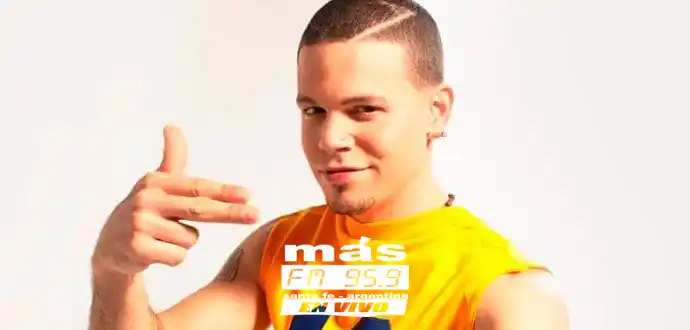 El cantante puertorriqueño Residente, ha lanzado una nueva canción Ron en el piso:  le letra, el video y toda la info están acá!

Residente presenta Ron en el piso, un tema donde hace un recorrido por su vida personal y artística.

"Parece que fue ayer esta jodienda, el artista del momento, mi disco en todas las tiendas…", así empieza esta nueva lírica que presenta René Pérez Joglar, conocido simplemente como Residente.