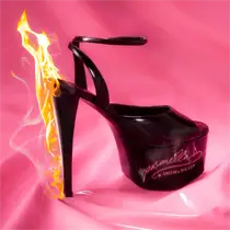 emilia-estrena-pasarella-six-sex-temas