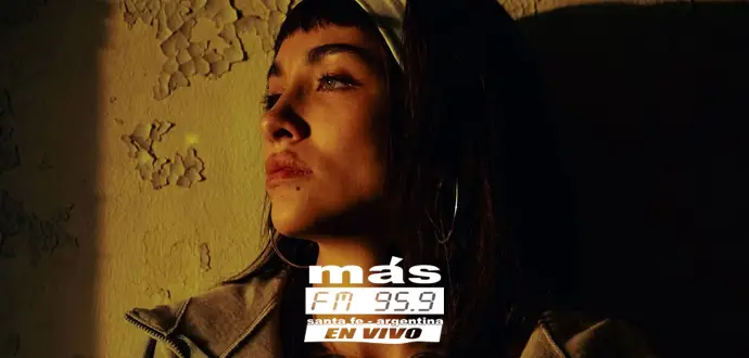 A pura actuación, y en medio de un penal de mujeres, María Becerra lanzó “7 vidas”, la cortina musical de En El Barro. A pura actuación, y en medio de un penal de mujeres, María Becerra lanzó 7 vidas la cortina musical de En El Barro.