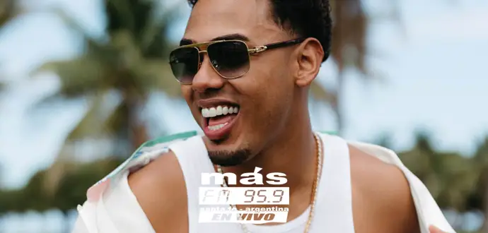 Myke Towers la está pasando muy bien, sigue estrenando canciones y sus videos al sol, nunca defraudan. Conocé Jetsko 