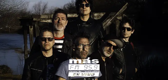 La Franela suma la voz y armónica de Ciro Martinez en "La Muchacha", un rock muy potente en lo musical y desafiante en su letra. La Franela suma la voz y armónica de Ciro Martinez en "La Muchacha", un rock muy potente en lo musical y desafiante en su letra.