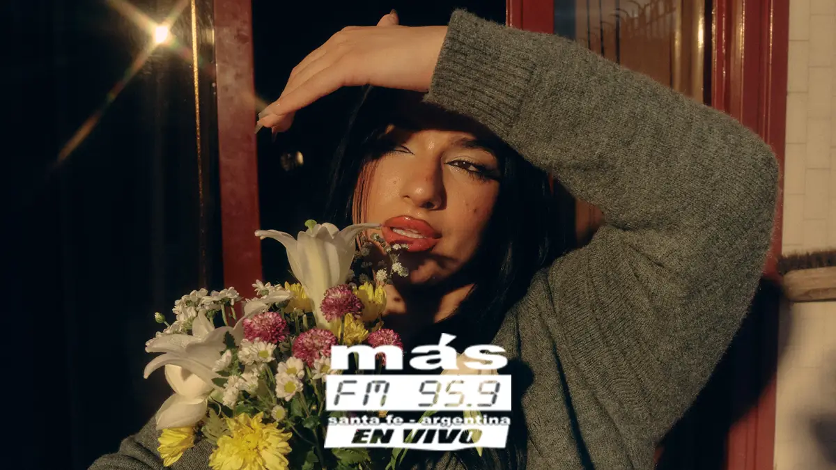 con-flores-luz-gaggi-nos-da-paz-portada